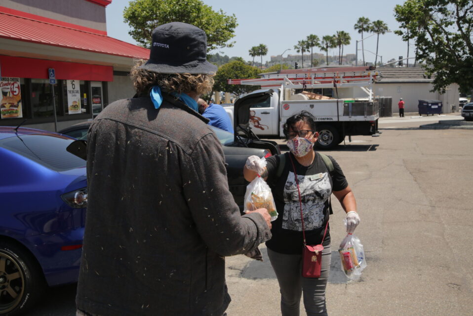 homeless-and-hungry-outreach-delivers-food